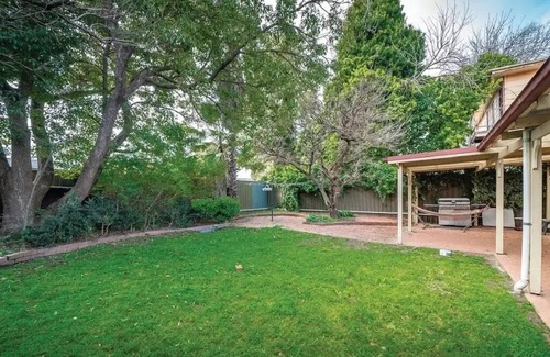 Wagga Wagga Apartment | Welcome to Illyari: Your Charming Red Brick Retreat in Wagga's CBD!