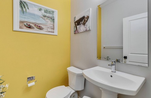 Southeast Calgary House | Welcome to Lamont, a tranquil getaway nestled in a quiet neighborhood.