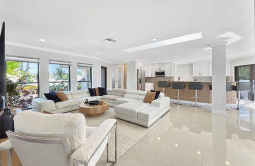 Coral Shores House | Welcome to Lux Waterfront Getaway: Modern & Pet-Friendly