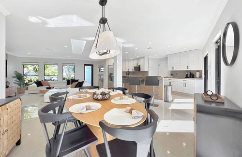 Coral Shores House | Welcome to Lux Waterfront Getaway: Modern & Pet-Friendly