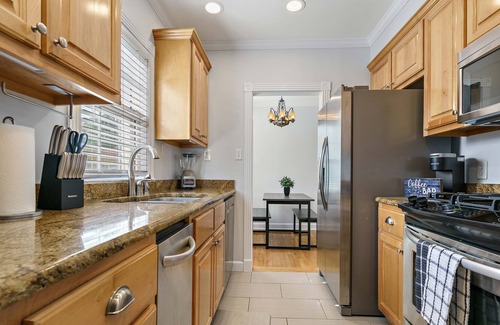 Mobile Condo | WELCOME To Nobles Cozy Condo With Warm Furnishings in Historical Midtown Mobile!
