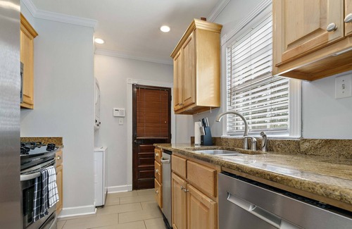Mobile Condo | WELCOME To Nobles Cozy Condo With Warm Furnishings in Historical Midtown Mobile!