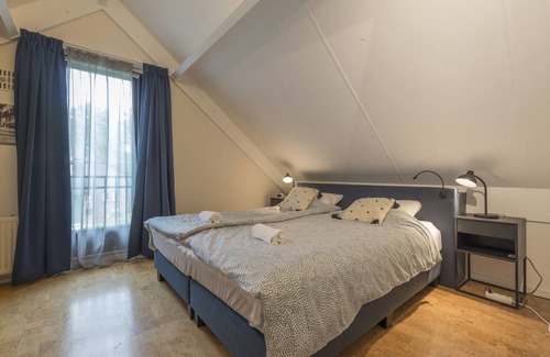 Ewijk Villa | Welcome to our charming cottage close to the lake, with three bedrooms at Broeckhuys Holiday Park