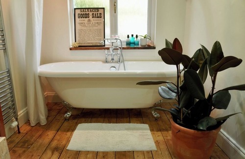 Crieff Cottage | Welcome to our cosy boutique stay located in a wonderful market town