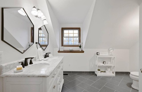 Elyria House | Welcome to our Sweet Little Retreat!