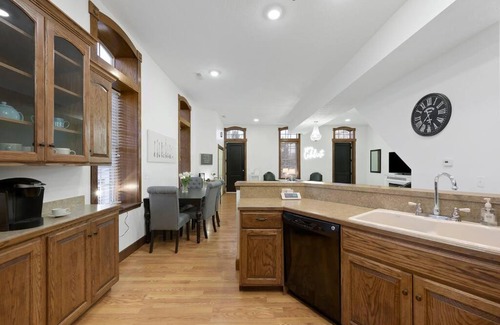 Elyria House | Welcome to our Sweet Little Retreat!