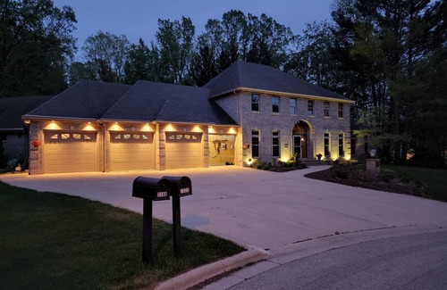 Ashwaubenon House | Welcome to Sweetwater! An expansive Luxury home near Lambeau Field!
