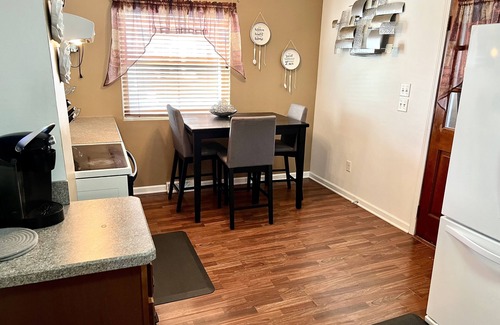 Niagara Falls House | Welcome to the Fort. Walking Distance to Niagara Falls.