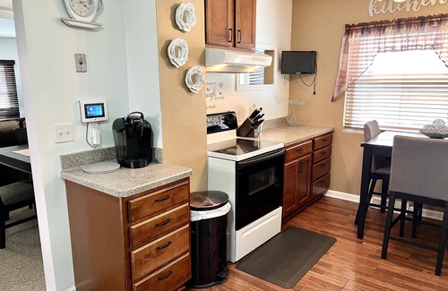 Niagara Falls House | Welcome to the Fort. Walking Distance to Niagara Falls.