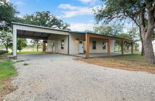 Graham Cottage | Welcome to the "Graham Cracker"! Enjoy your lake front stay at Lake Graham!
