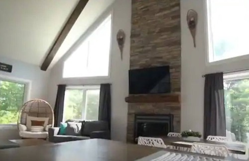 Horton House | Welcome to the Hawk's Nest - 4 Season Cottage