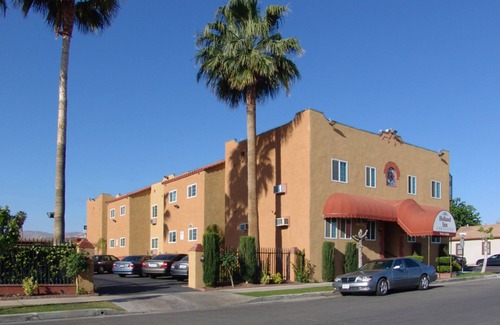 Taft House | Welcome to the Holland inn suites room with King Bed.