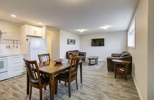 South Lethbridge Apartment | Welcome to the WolfeDen!