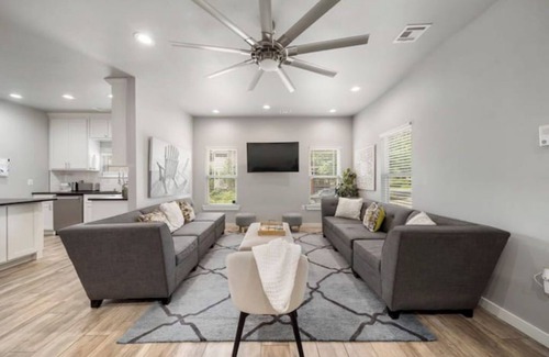 Tulsa House | Welcome to this magnificent 5-bedroom home