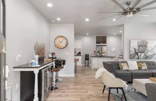 Tulsa House | Welcome to this magnificent 5-bedroom home