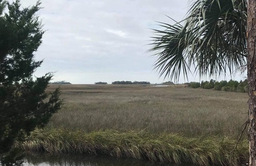 Chiefland House | Welcome to Tucker's Hideaway! Waterfront house with dock for your boat or kayak.
