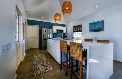 Oranjestad House | Welcome to your dream vacation escape in Aruba's tranquil Caya Luna neighborhood.