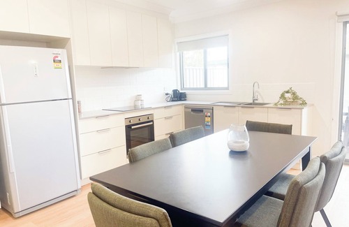 Wagga Wagga Apartment | Welcome to your luxurious retreat in central Wagga Wagga!