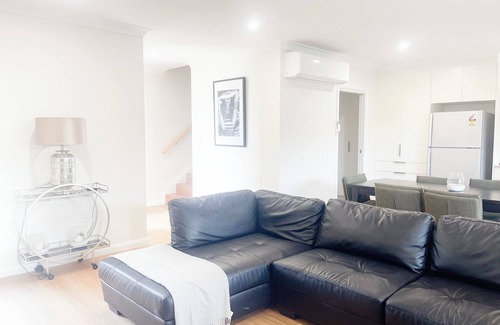 Wagga Wagga Apartment | Welcome to your luxurious retreat in central Wagga Wagga!
