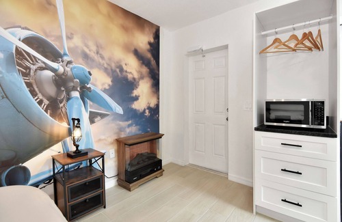 Daytona Beach Shores Hotel | Welcome to your cozy retreat in Daytona Shores, just steps from the Atlantic Ocean. Perfect for solo travelers or couples, this comfy motel studio offers easy beach access and is surrounded by great local restaurants and cafés.