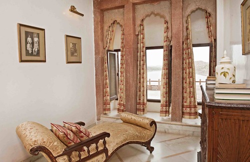 Jodhpur Hotel | WelcomHeritage Bal Samand Lake Palace