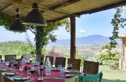Il Poggio Villa | Welcoming villa dominating the Val D'Orcia. AC, infinity pool