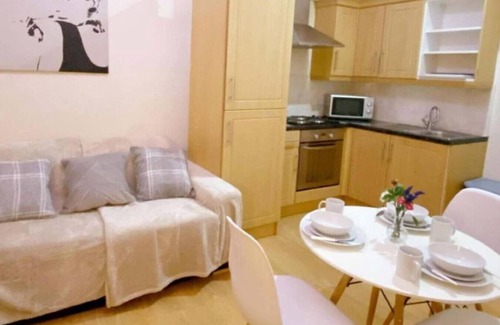 Chelsea Riverside Apartment | Welcoming 2-bedroom apartment with AC in marvelous London