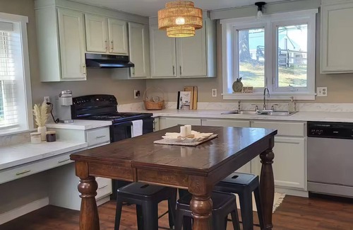 Bernville House | Welcoming 2-bedroom re done Spring House on a peaceful farm setting in Bernville