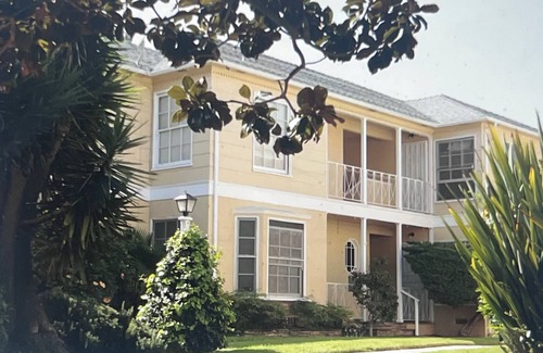 Los Angeles Apartment | Welcoming 2-bedroom apartment in vibrant Los Angeles 15-minutes from the ocean.