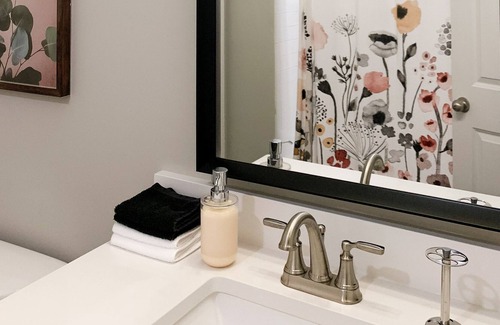 Auburn House | Welcoming 3 BR/3BA townhome - 1.5 mi to stadium