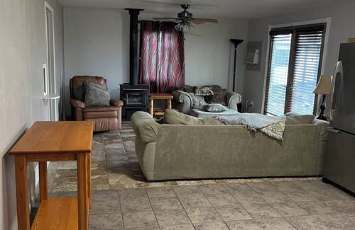 Puposky Cabin | Welcoming cabin with AC, WiFi, TV and laundry on Gull lake!