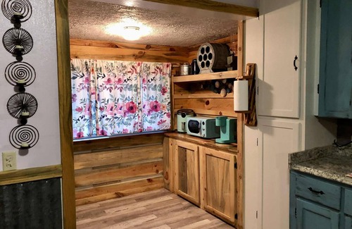 Hereford Cottage | Welcoming cottage with AC in Unity