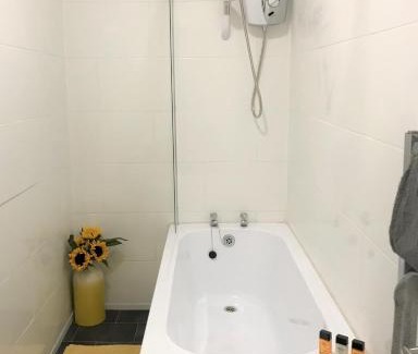 St Helens Apartment | Welcoming spacious 2-bedroom house in St Helens