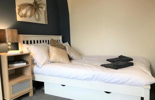St Helens Apartment | Welcoming spacious 2-bedroom house in St Helens