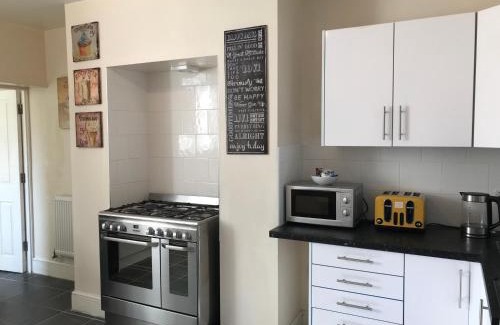 St Helens Apartment | Welcoming spacious 2-bedroom house in St Helens