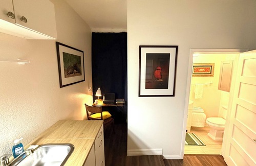 Sunset Oaks Apartment | Welcoming studio in Sunset Valley for a peaceful getaway surrounded by woodland