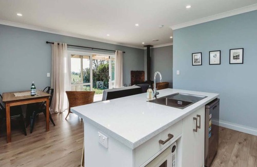 Tataraimaka Cottage | Weld Cottage near Tataraimaka Beach