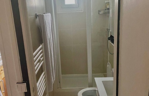 Les Lilas Apartment | Well-appointed apartment