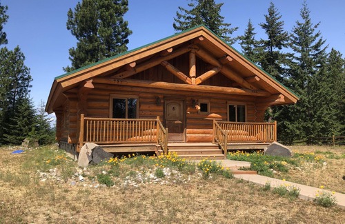 Cle Elum House | Well appointed cabin with views on 20 acres, minutes from Cle Elum & Roslyn