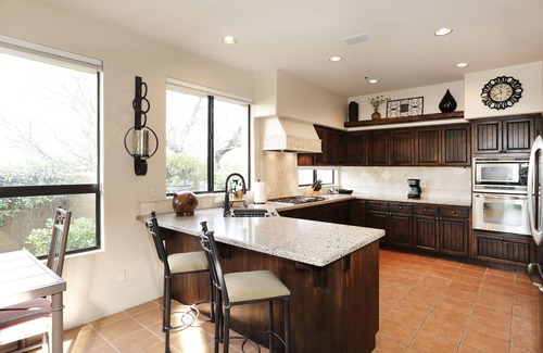 Fifth Green House | WELL APPOINTED HOME, PRIVATE YARD, POOL, GOLF CART, MAIN FLOOR BEDROOMSnn