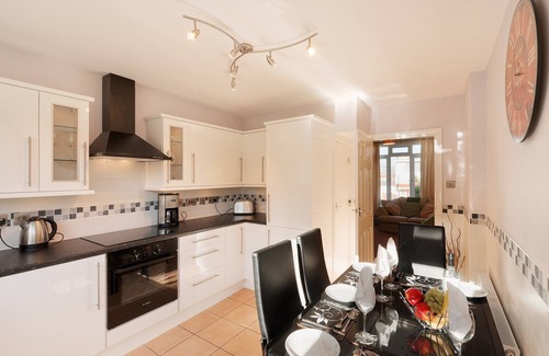Paignton Cottage | Well-appointed in a peaceful area, yet close to the sandy beaches of Paignton.