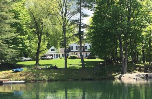 Whitehall House | Well Appointed Lakehouse - Family fun