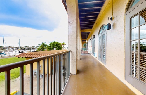 Naples House | Well-appointed studio with game room, heated pool, sauna, tennis, BBQ, gym, W/D