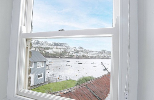 Polruan Cottage | Well Court is a fabulous cottage with wonderful views set in the heart of Polruan village