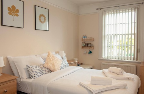Bootle House | Well equipped Double room @The Jollys