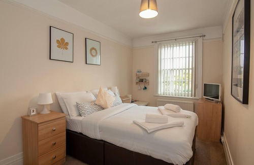 Bootle House | Well equipped Double room @The Jollys