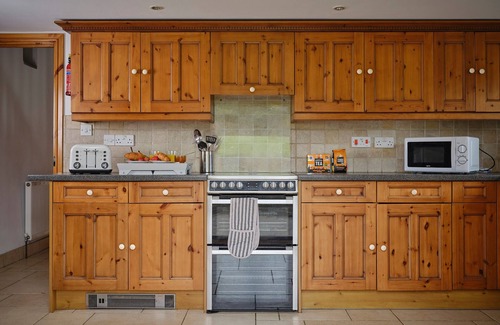 Hartland House | Well equipped four bedroom property with plenty of space in a rural location.