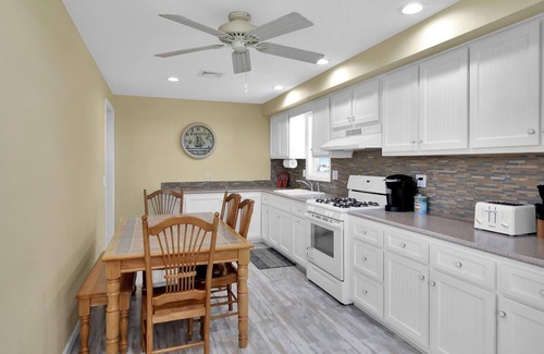 Seaside Heights House | Well-established Rental! Walk to Beach & Bay, BBQ, Ping Pong, Badges & More!