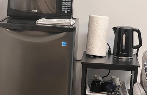 Transcona House | Well Furnished Cozy 1 Bedroom Basement Suite with Private Entrance