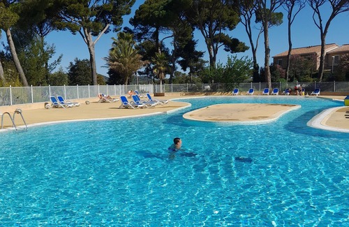 Calvisson House | Well-situated estate in the heart of a beautiful region, with magnificent views over the valley.